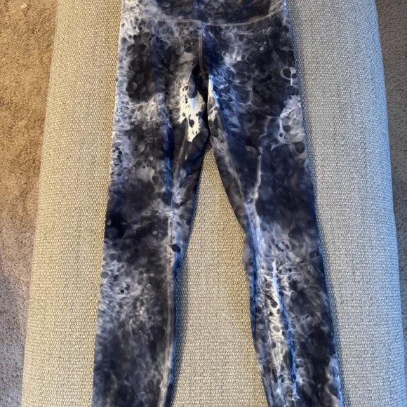 lululemon Align Pant 25" - Size 4, Diamond Dye/Daydream/Ink Blue - Picture 3 of 4
